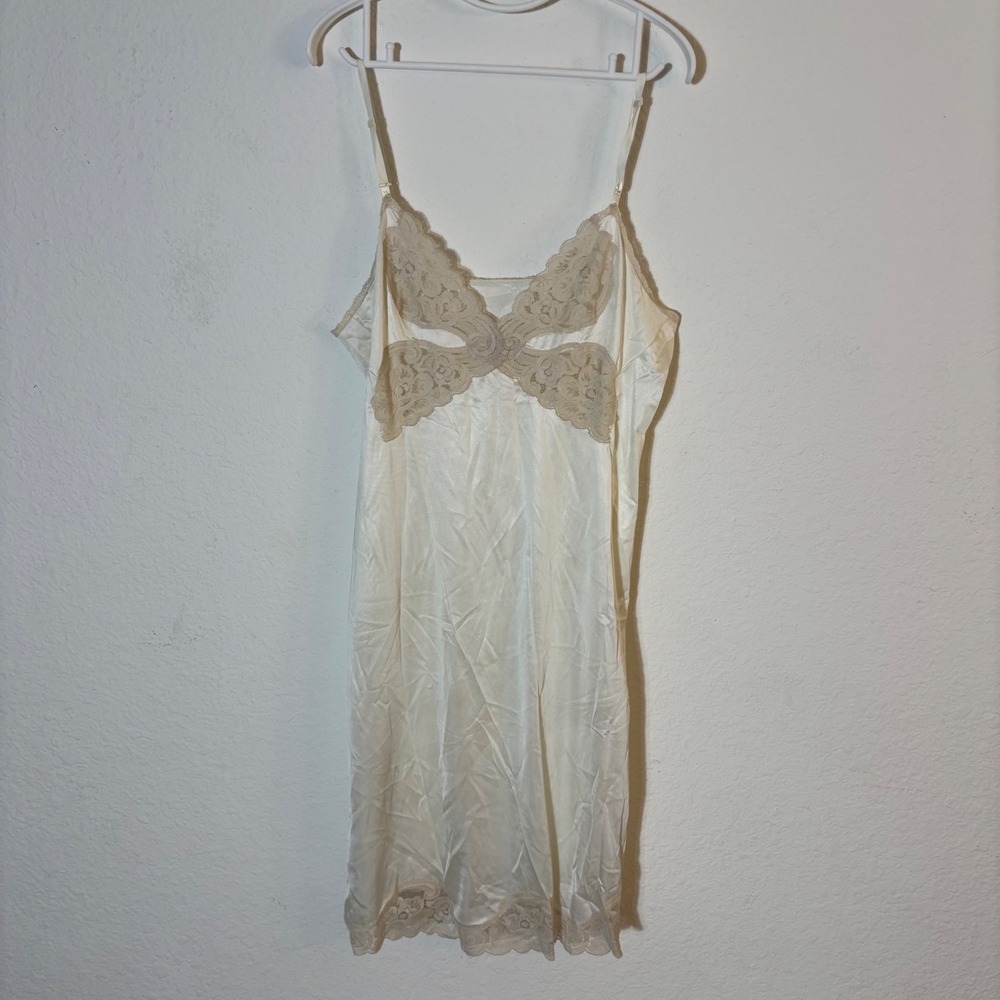 Vintage Vanity Fair Lace Trim Slip Dress Size 38 Cream